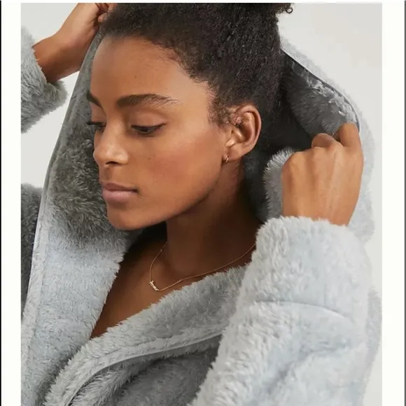 Extremely Soft &amp; Cuddle Pretty Light_Grey Robe with Hoodie &amp; Belt “Wake Up”
