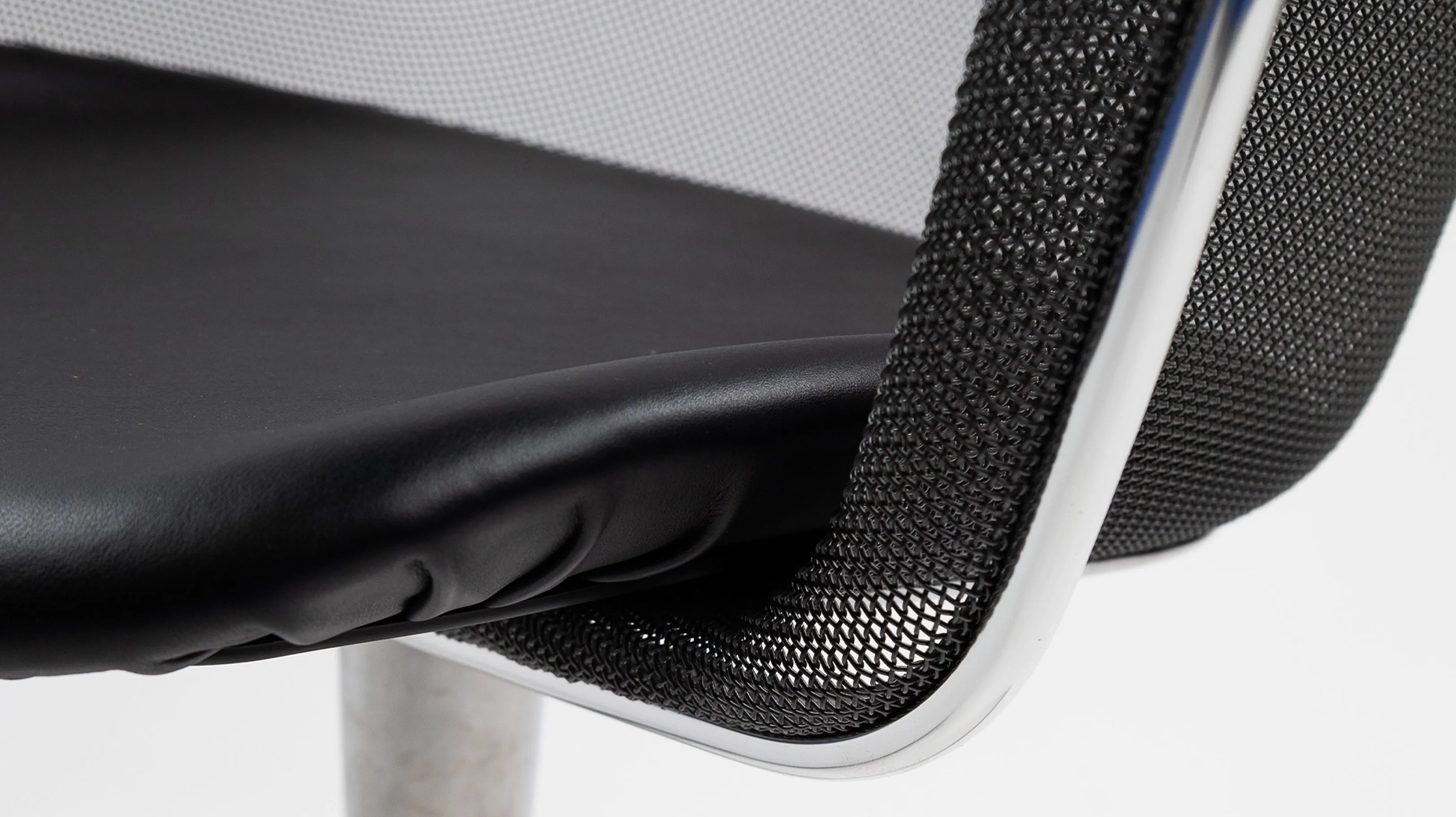 Iuta Revolving Armchair Grey Gamma Black