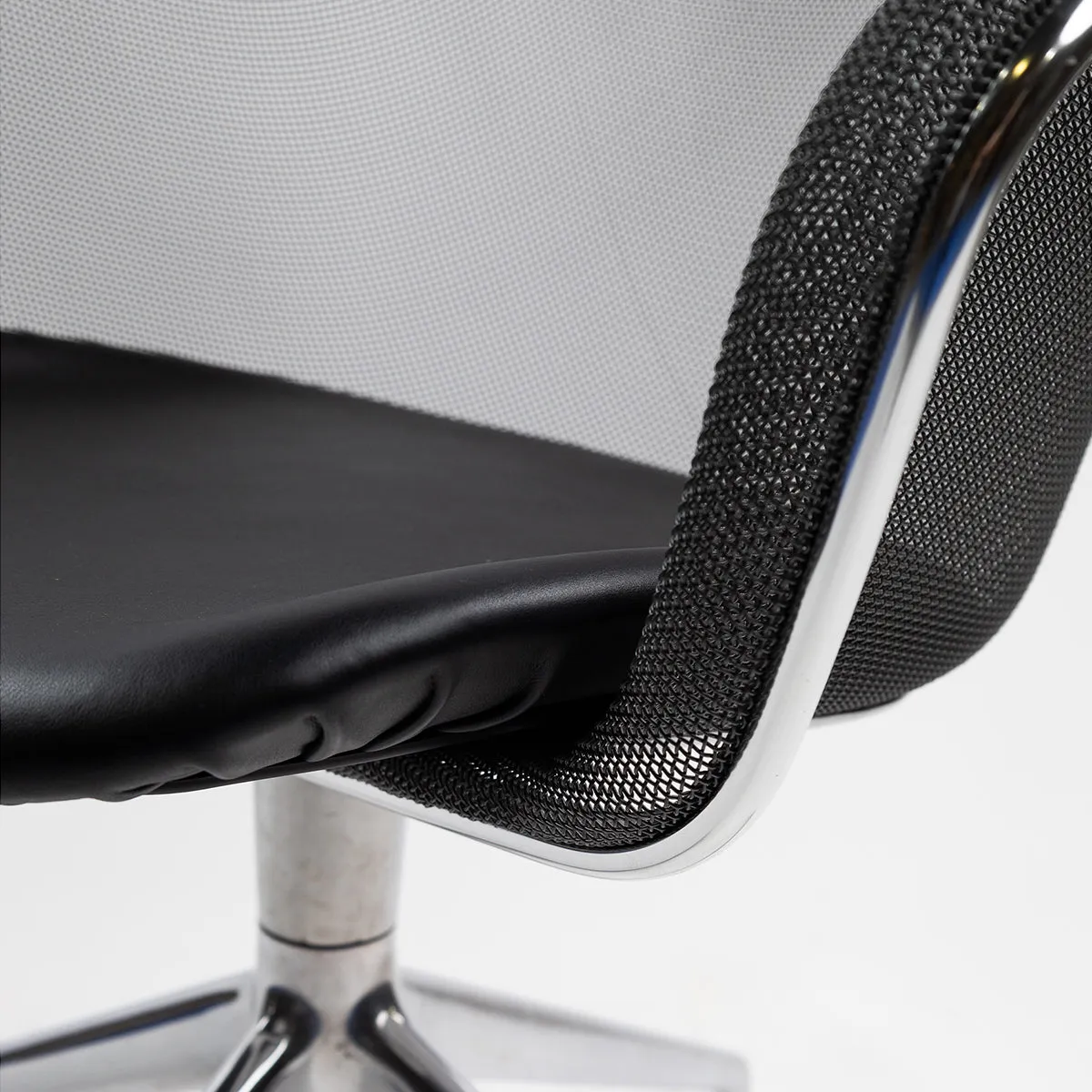Iuta Revolving Armchair Grey Gamma Black