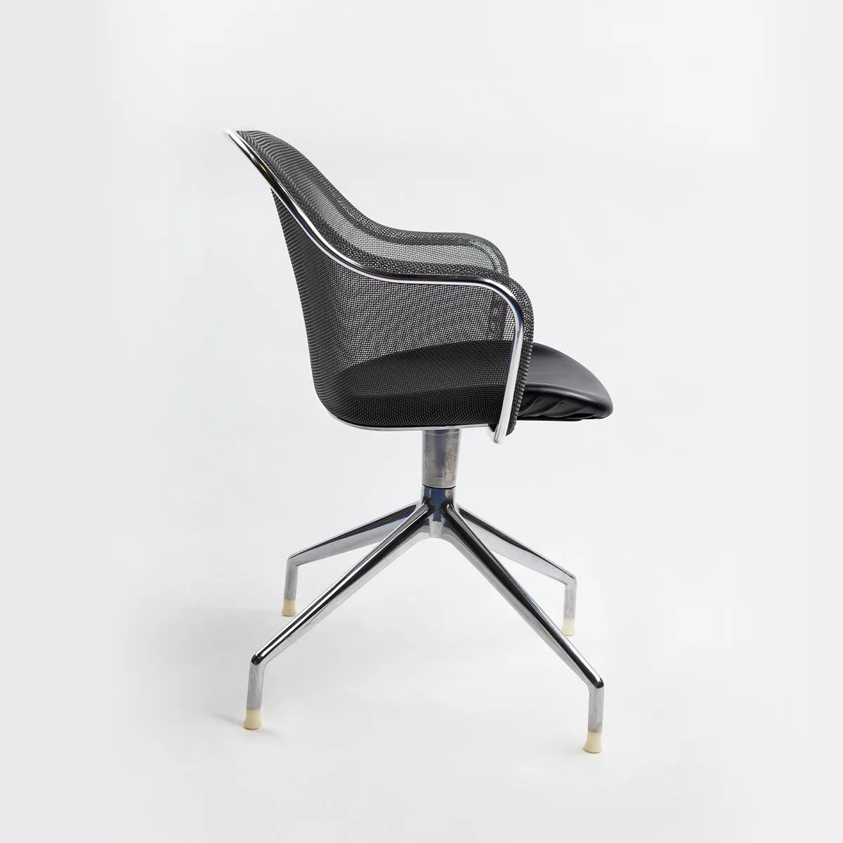 Iuta Revolving Armchair Grey Gamma Black