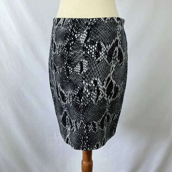 Karen Kane Black &amp; White Snakeskin Print Knit Pencil Skirt - Size Small