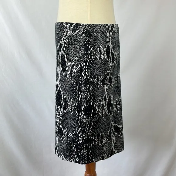 Karen Kane Black &amp; White Snakeskin Print Knit Pencil Skirt - Size Small