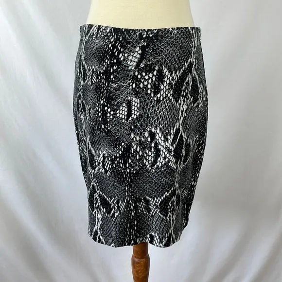 Karen Kane Black &amp; White Snakeskin Print Knit Pencil Skirt - Size Small