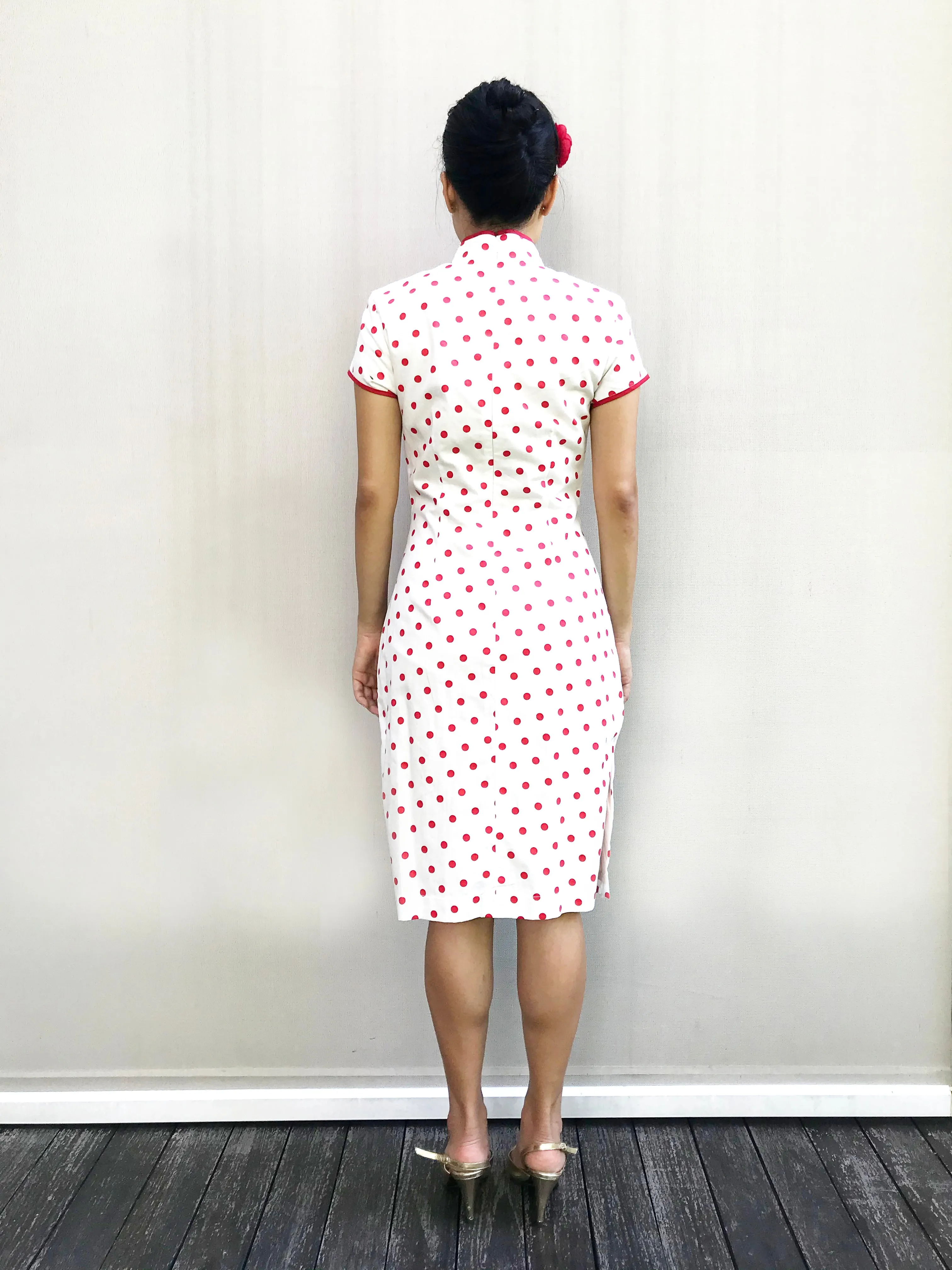 KWEE SWEE Classic Fitted Polka Dot Cheong Sam