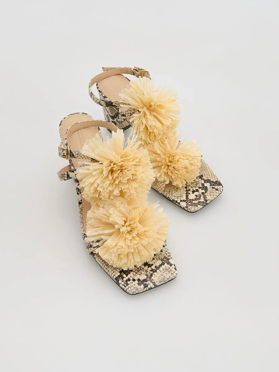LADIES` STRAPPY SANDALS