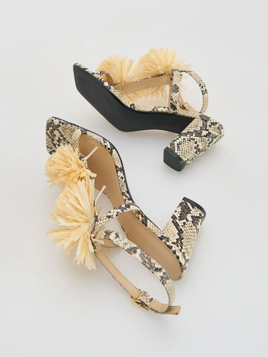 LADIES` STRAPPY SANDALS