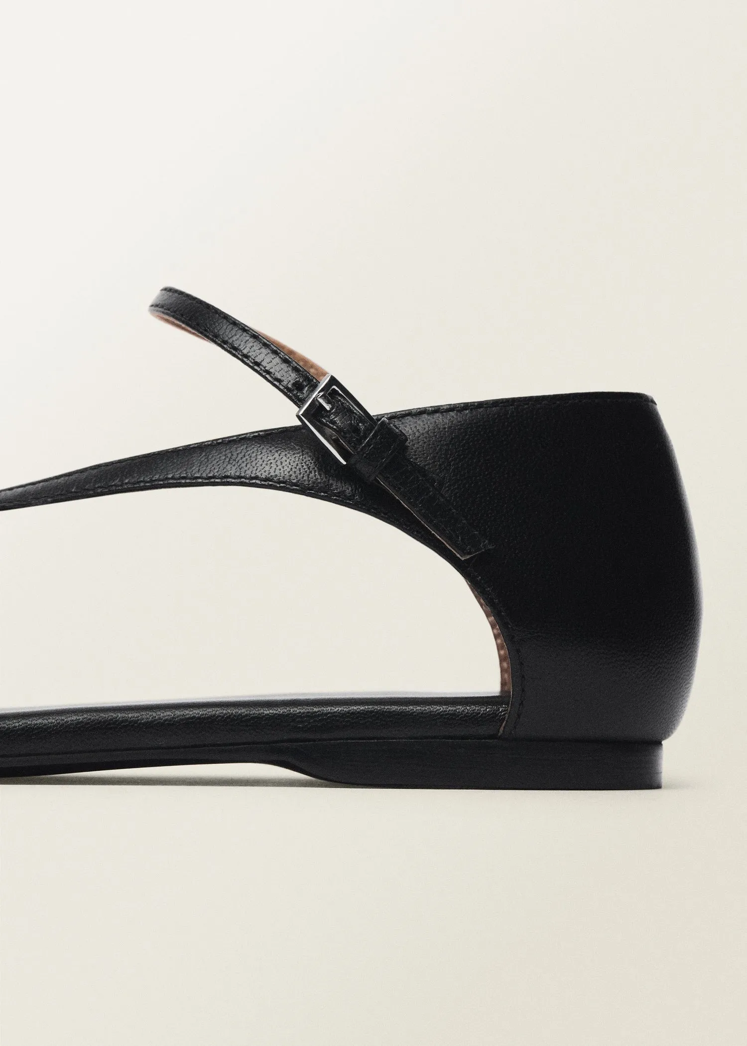 Leather straps sandals