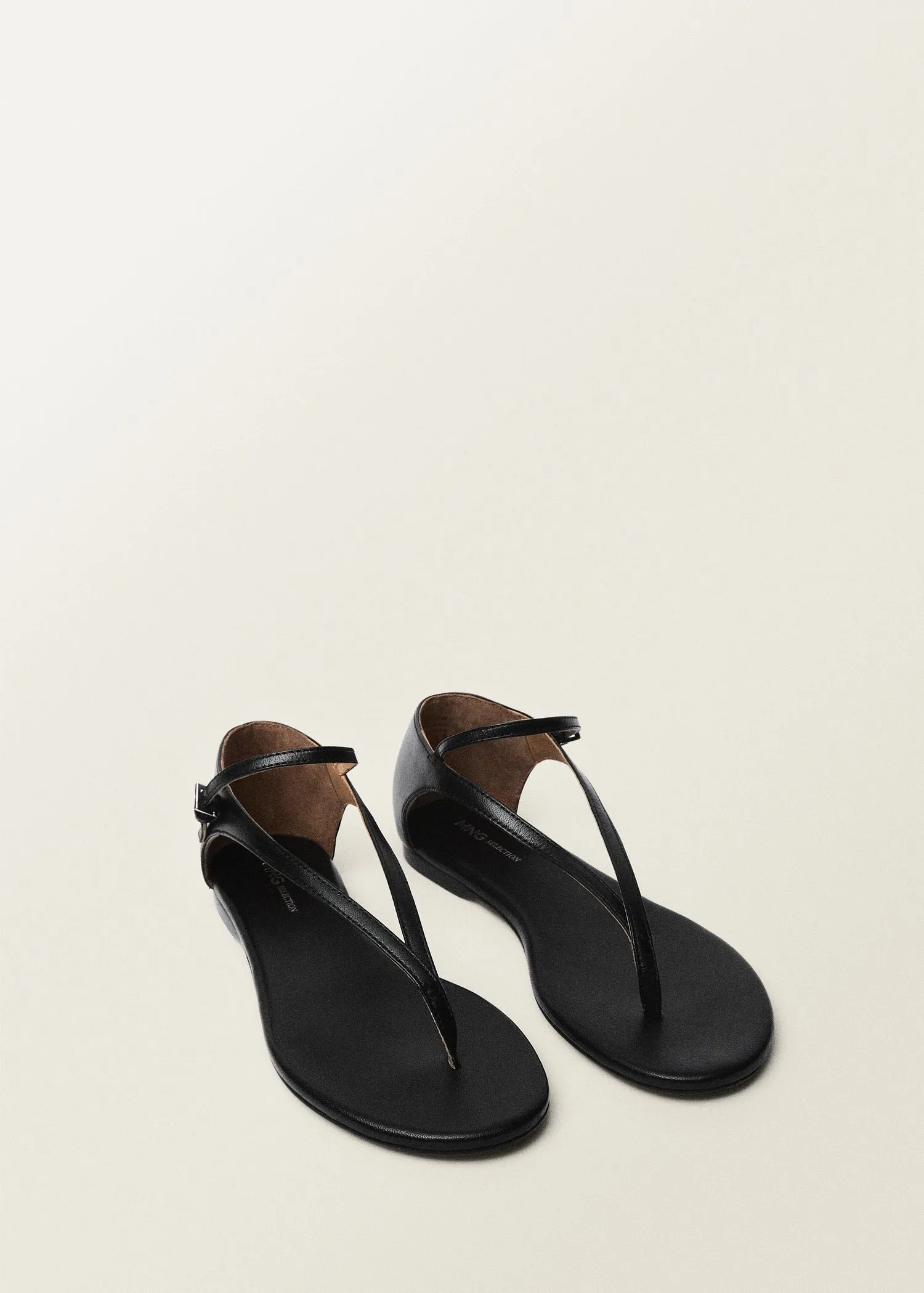 Leather straps sandals