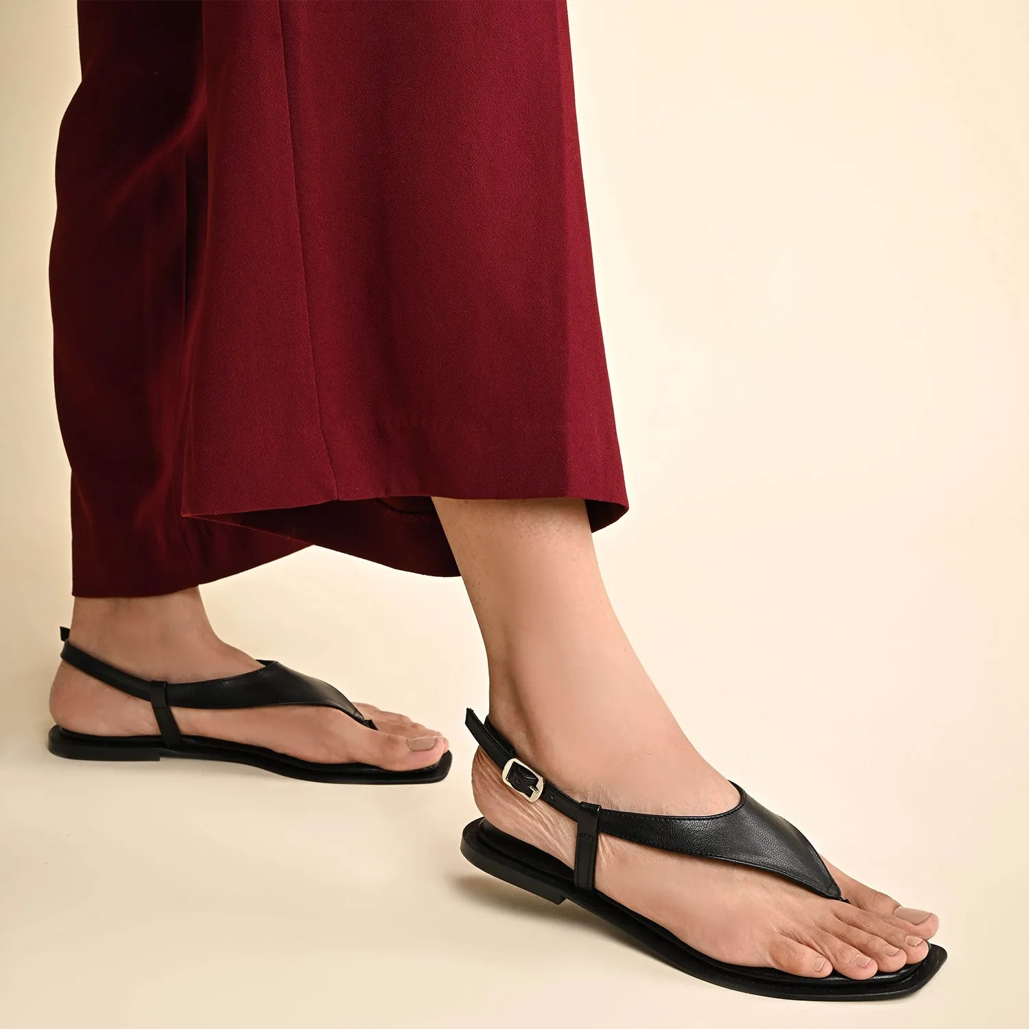 Lecce Black Flat Sandals For Women