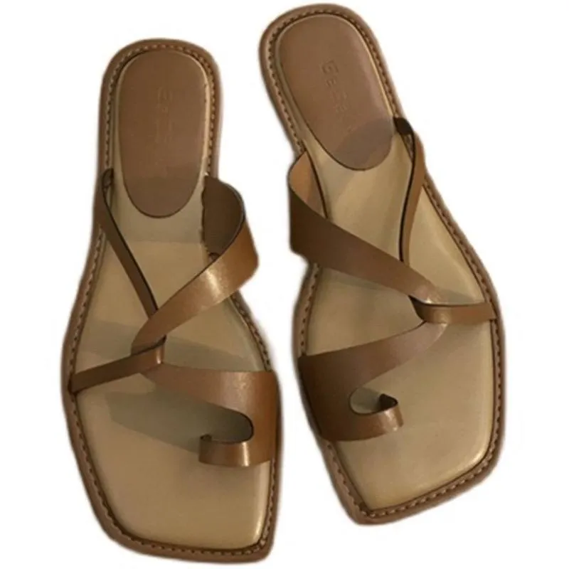Minimalist Strappy Toe-Loop Sandals