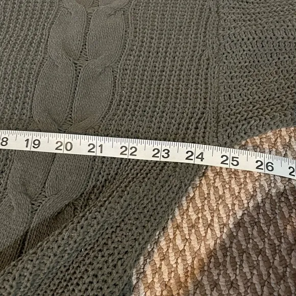 NWOT American Eagle Army Green Short Soft Knitted Sweater Cardigan (size M)