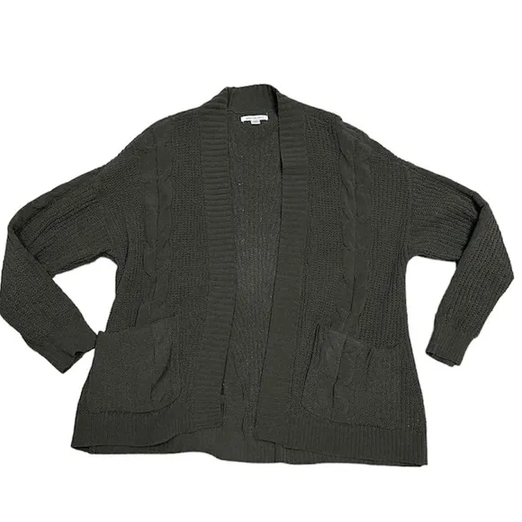NWOT American Eagle Army Green Short Soft Knitted Sweater Cardigan (size M)
