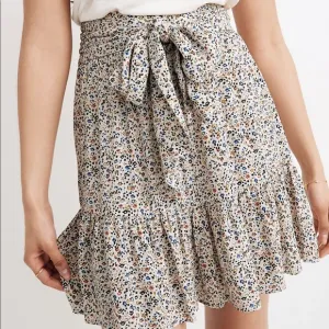 NWT - Madewell Tie-Waist Tiered Mini Skirt in Fieldwalk Floral - Size XS