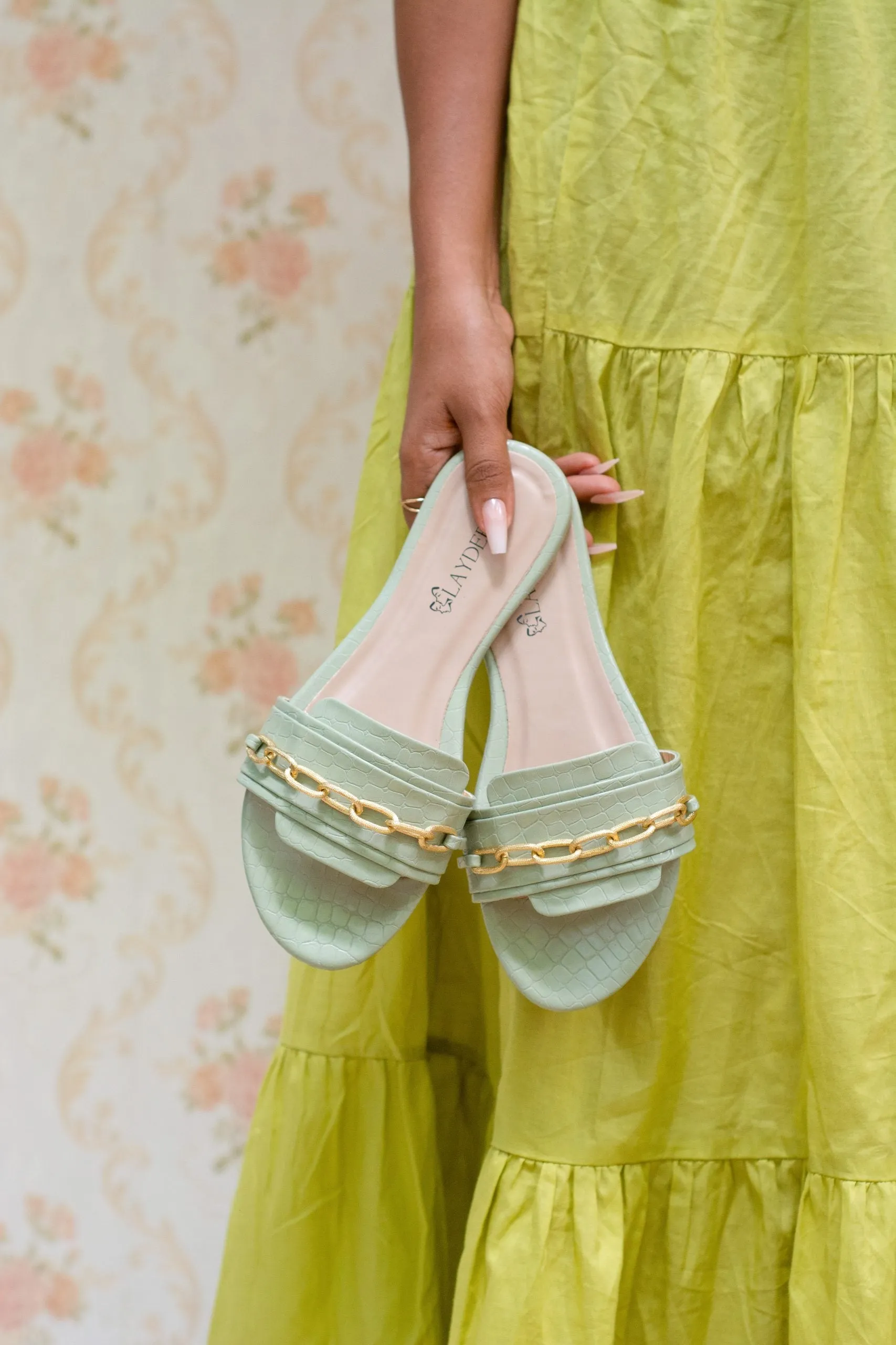 Oak Chained Flat Sandals