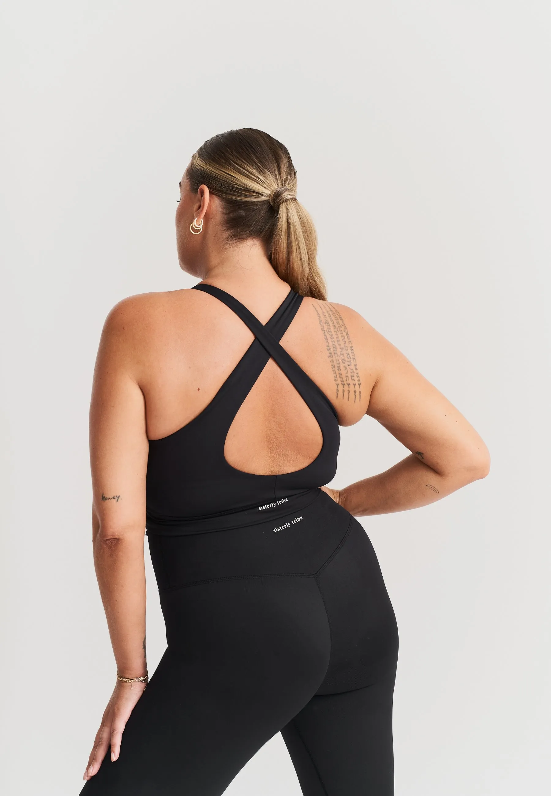 Softsculpt V-neck Cross Back Bra - Black