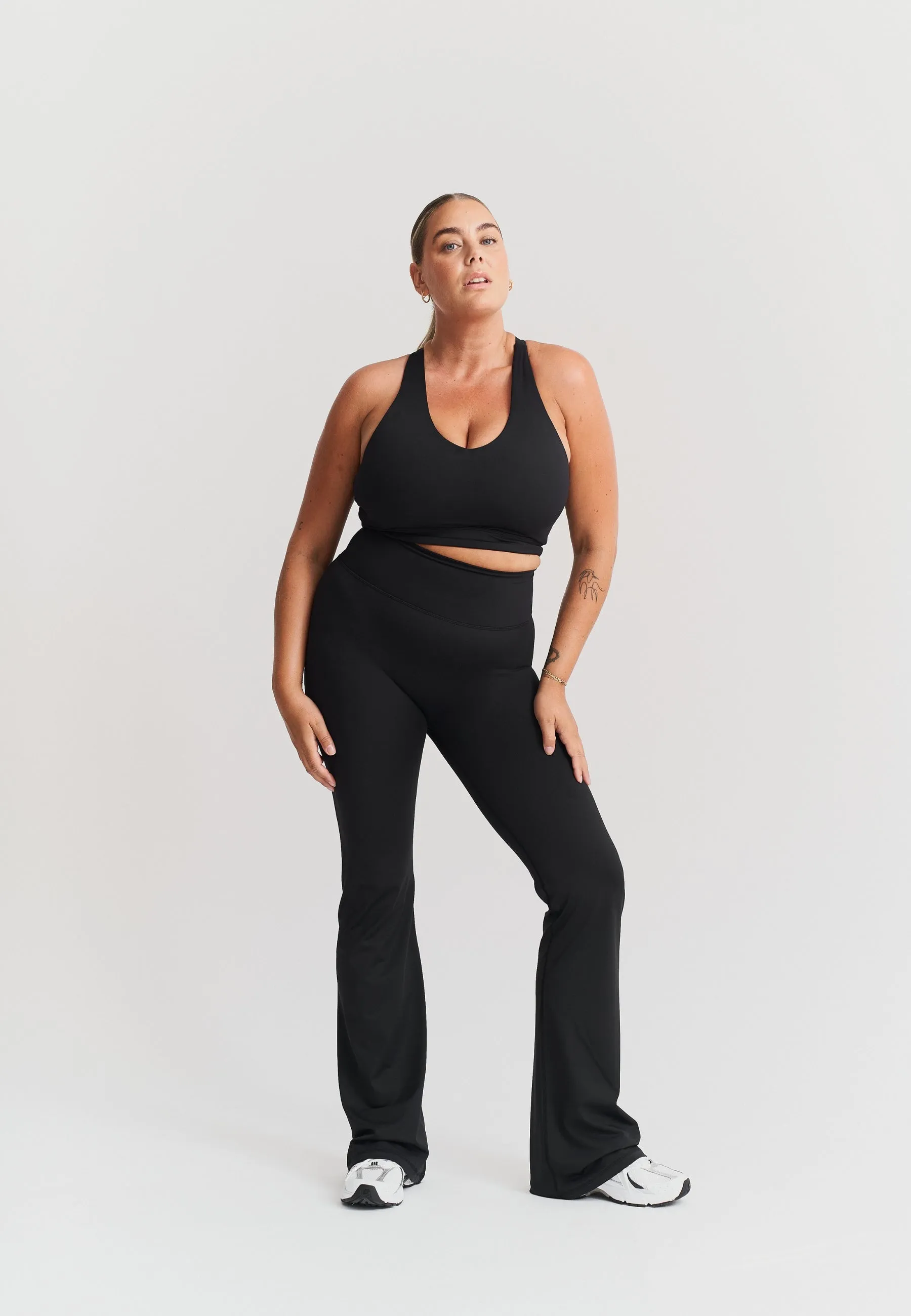 Softsculpt V-neck Cross Back Bra - Black