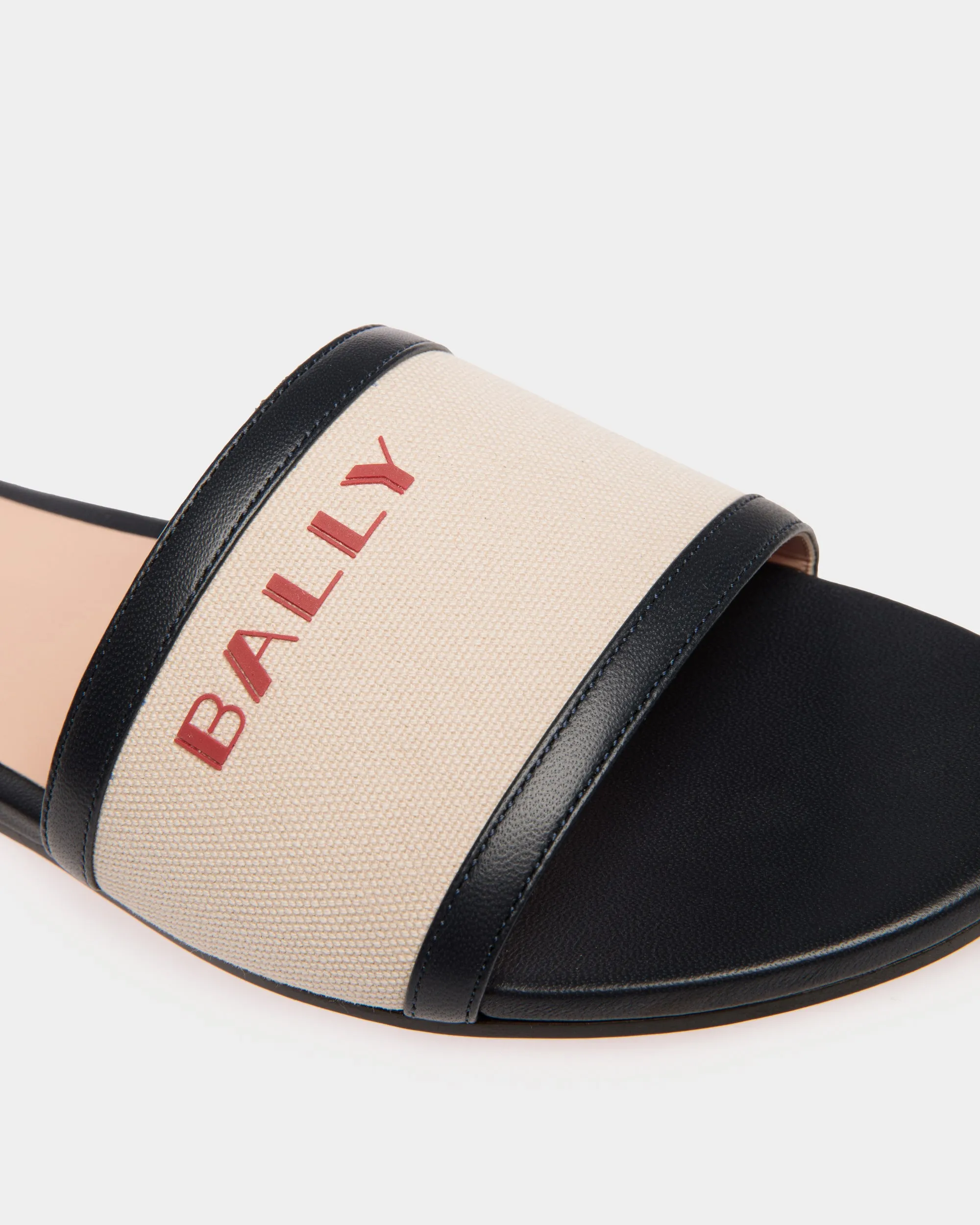 Soles - Flat Sandal