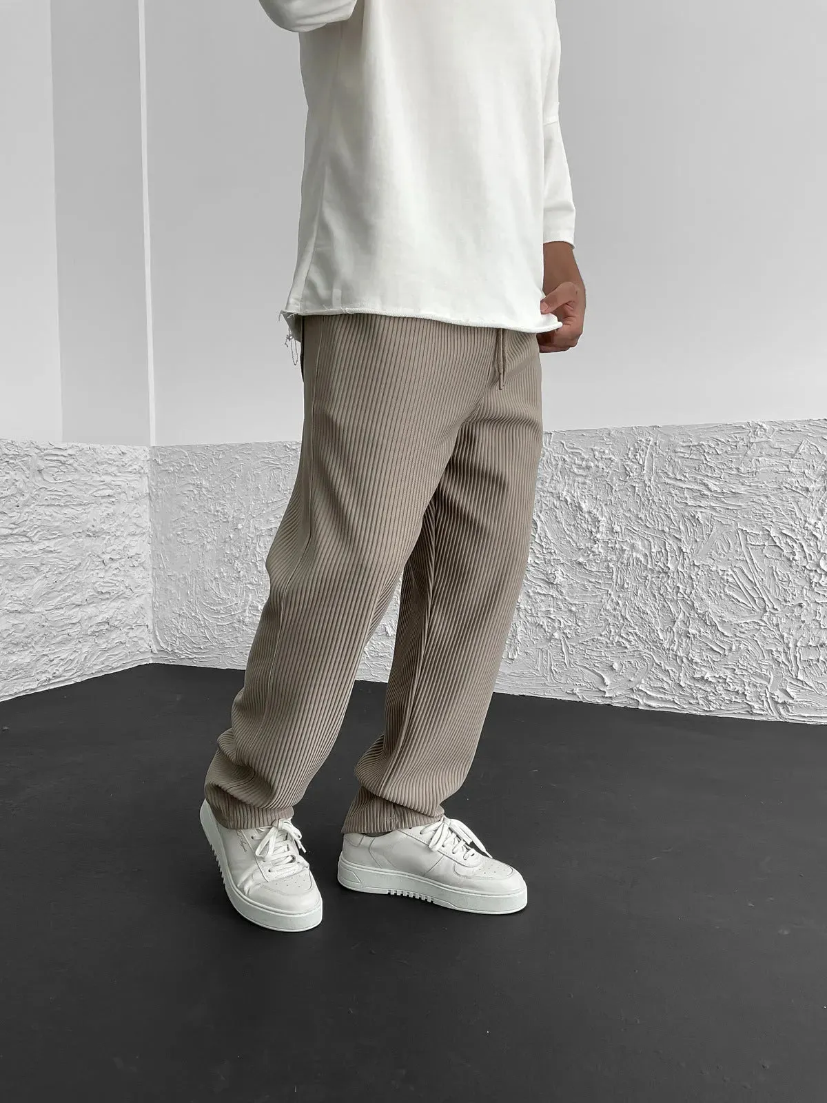 Varo | Loose Ribbed Trousers