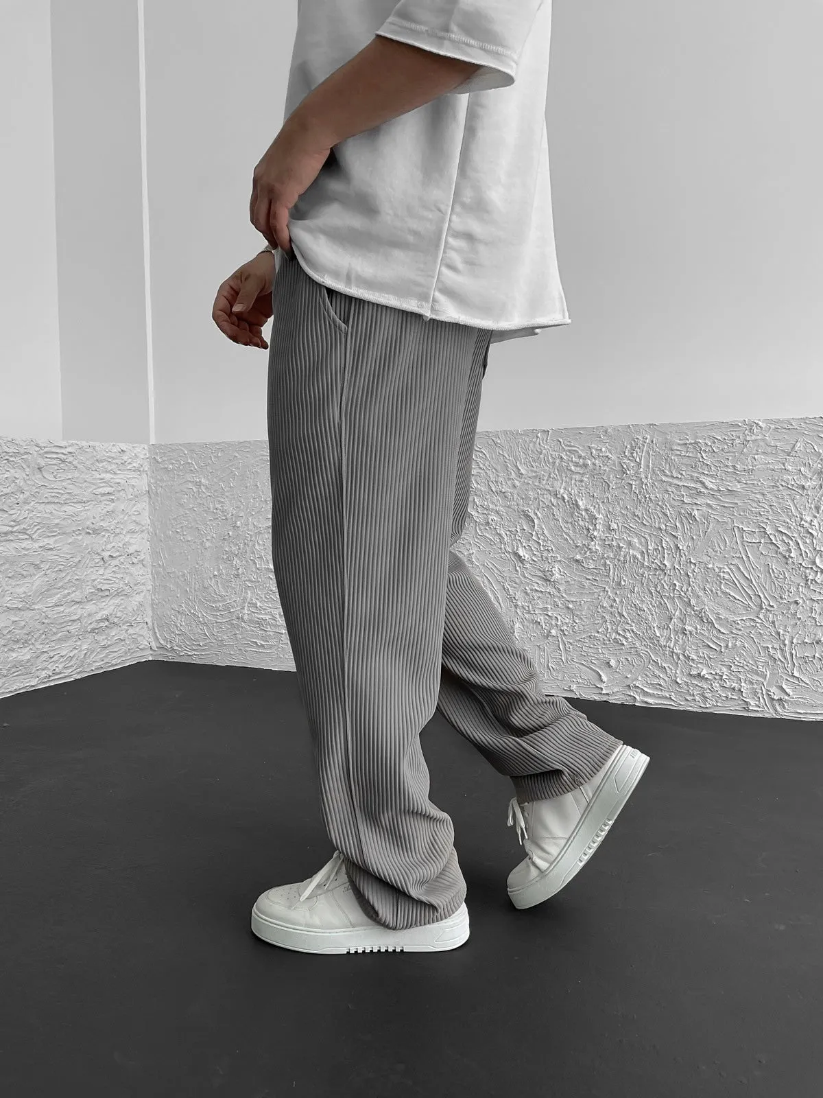 Varo | Loose Ribbed Trousers