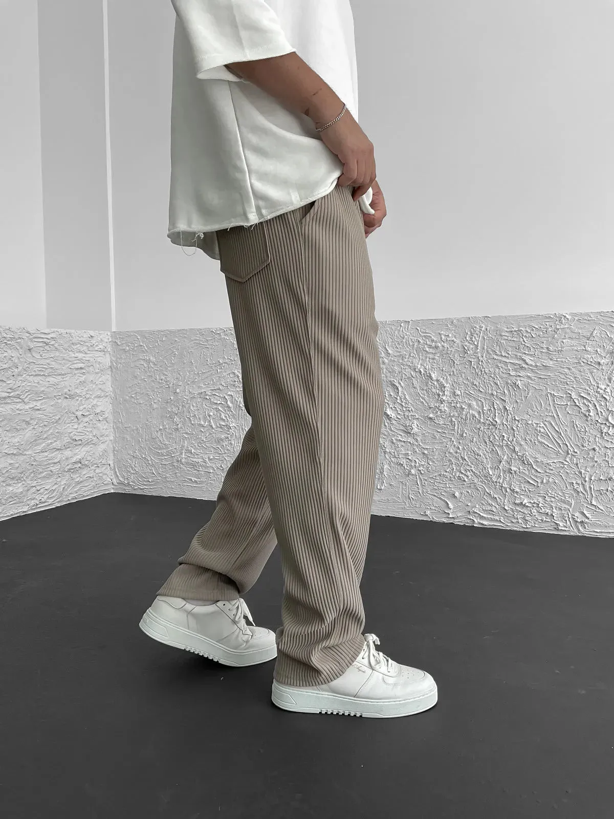 Varo | Loose Ribbed Trousers