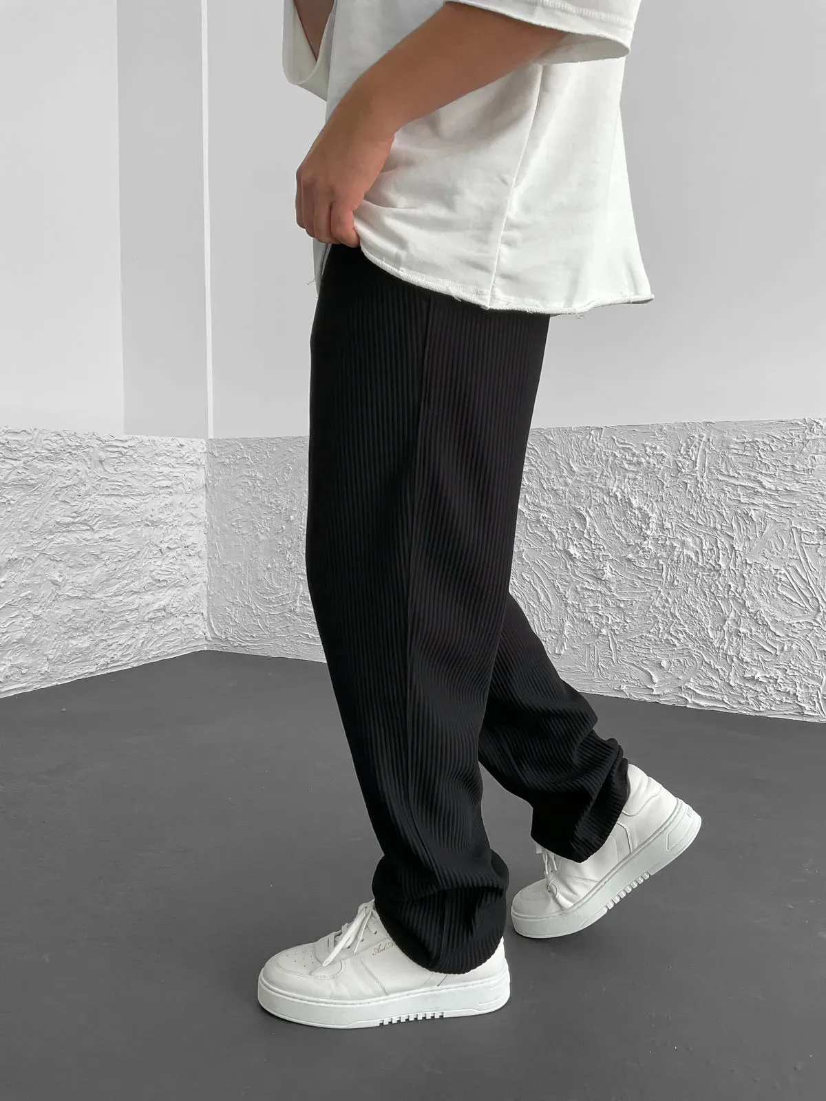 Varo | Loose Ribbed Trousers