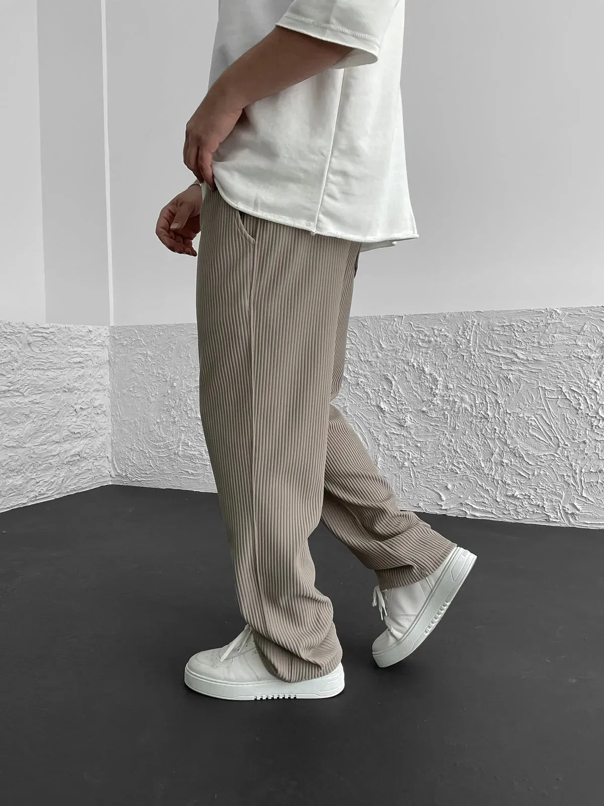 Varo | Loose Ribbed Trousers