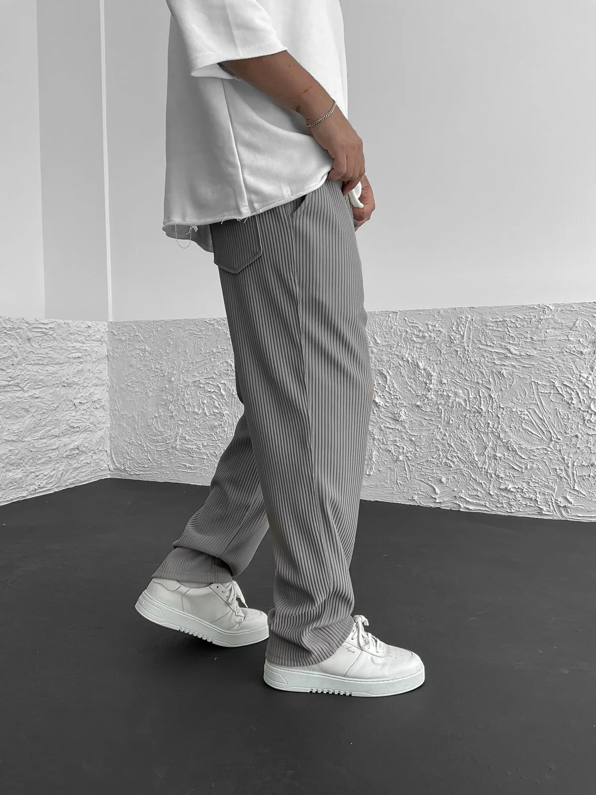 Varo | Loose Ribbed Trousers