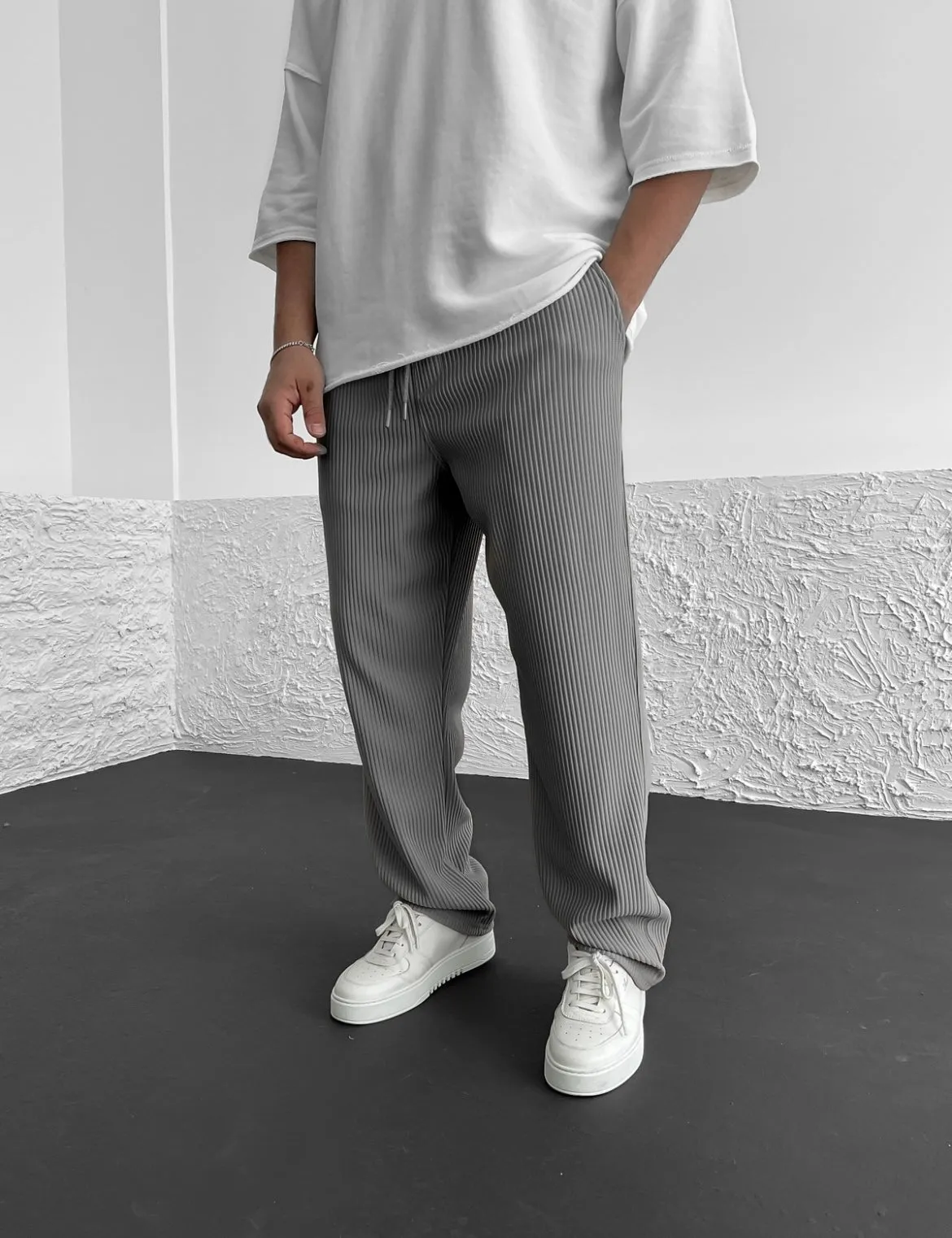 Varo | Loose Ribbed Trousers