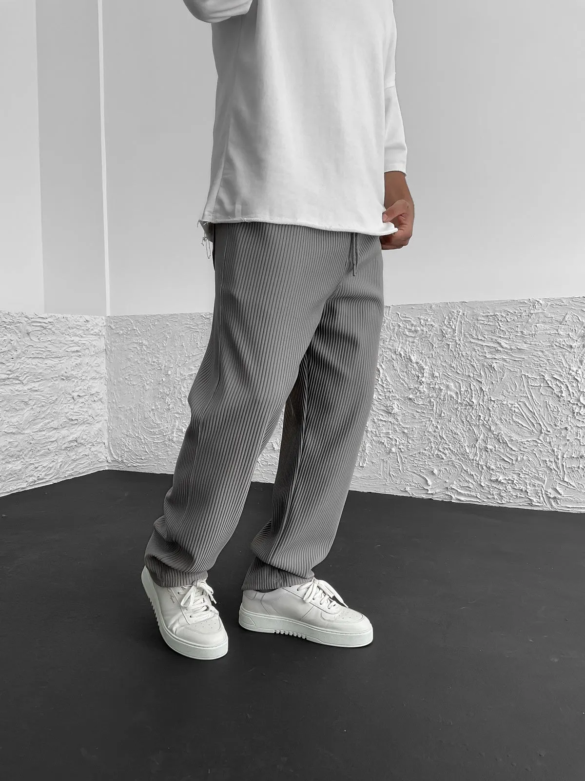 Varo | Loose Ribbed Trousers