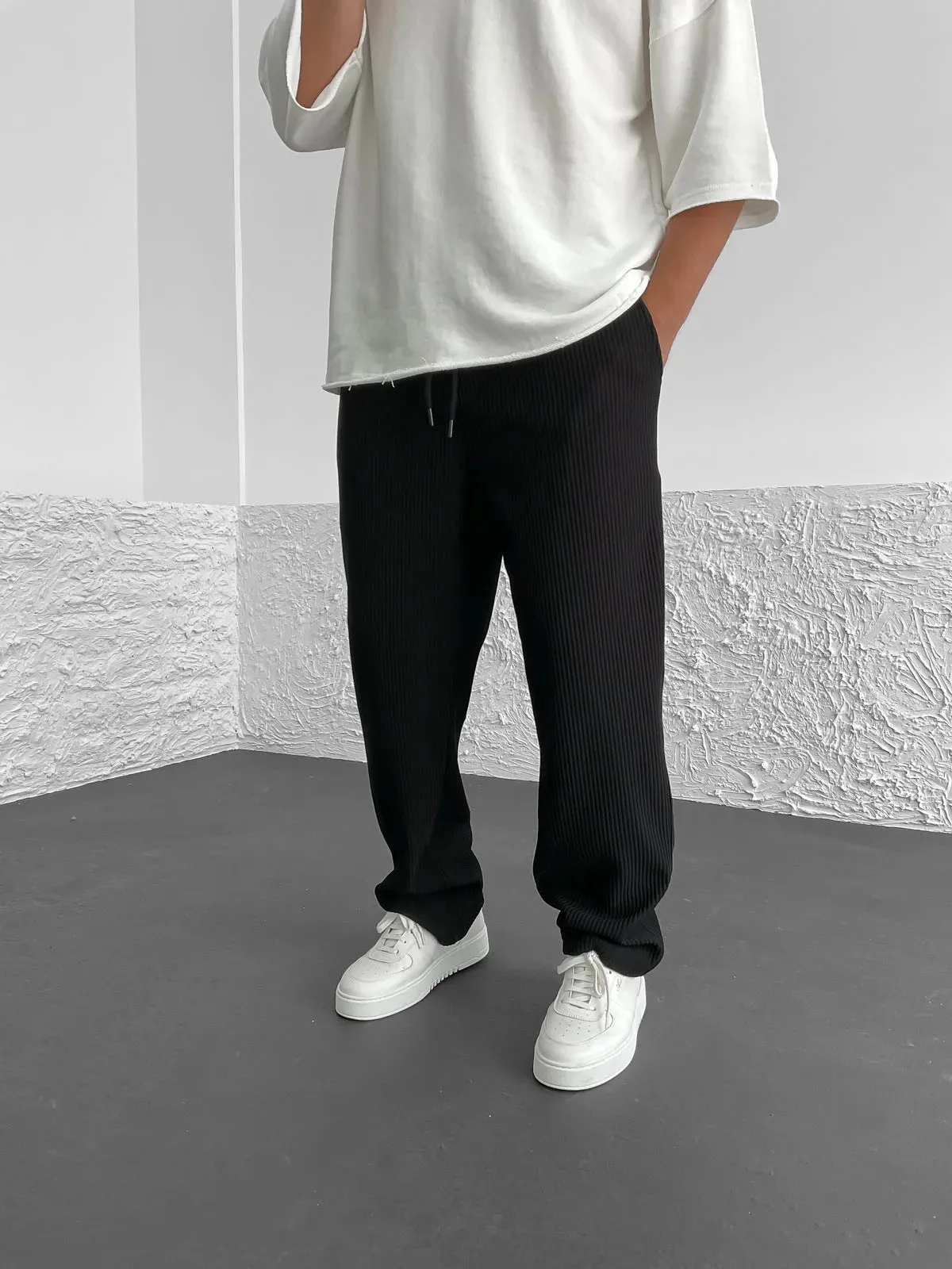 Varo | Loose Ribbed Trousers