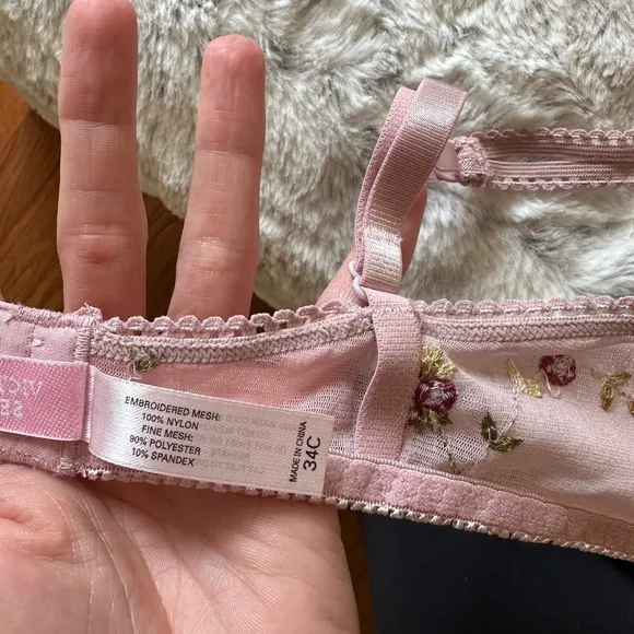 Victoria’s Secret Rare Flower Lace Bra