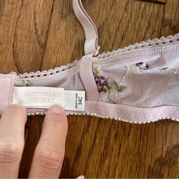Victoria’s Secret Rare Flower Lace Bra